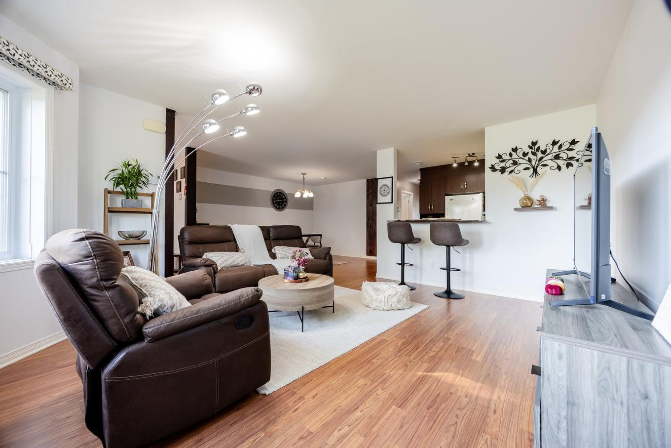 Salon - 1-5970 Rue Chevalier, Brossard, QC - Indoor Photo Showing Living Room