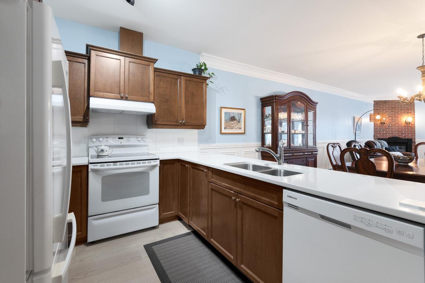 Cuisine - 1063 Rue Du Bruant-Des-Marais, Magog, QC - Indoor Photo Showing Kitchen With Double Sink