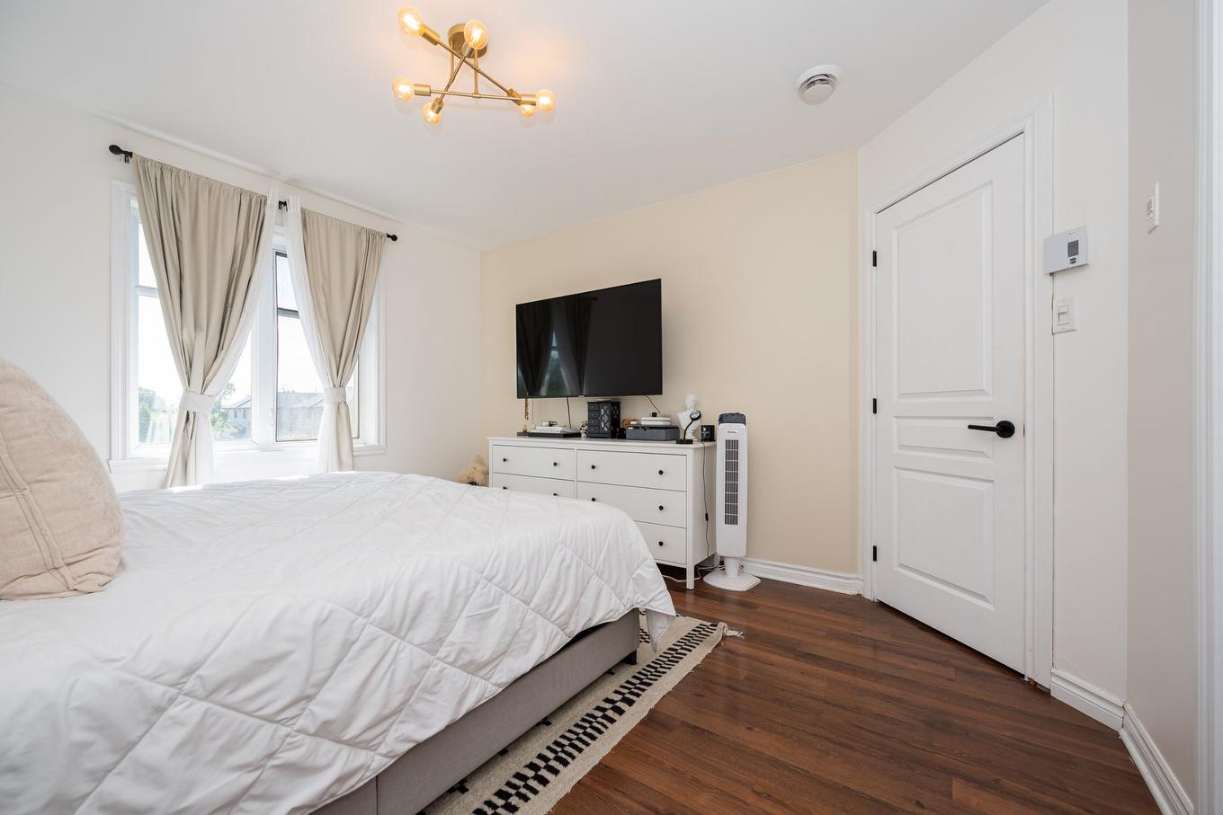 Chambre à coucher principale - 304-5241 Av. Eliot, Laval (Chomedey), QC - Indoor Photo Showing Bedroom