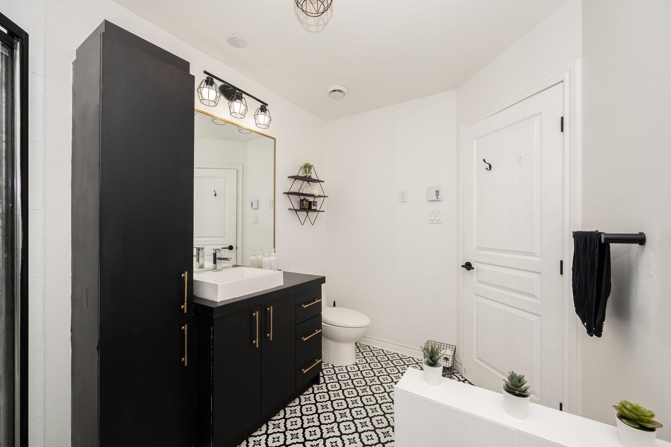 Salle de bains - 304-5241 Av. Eliot, Laval (Chomedey), QC - Indoor Photo Showing Bathroom