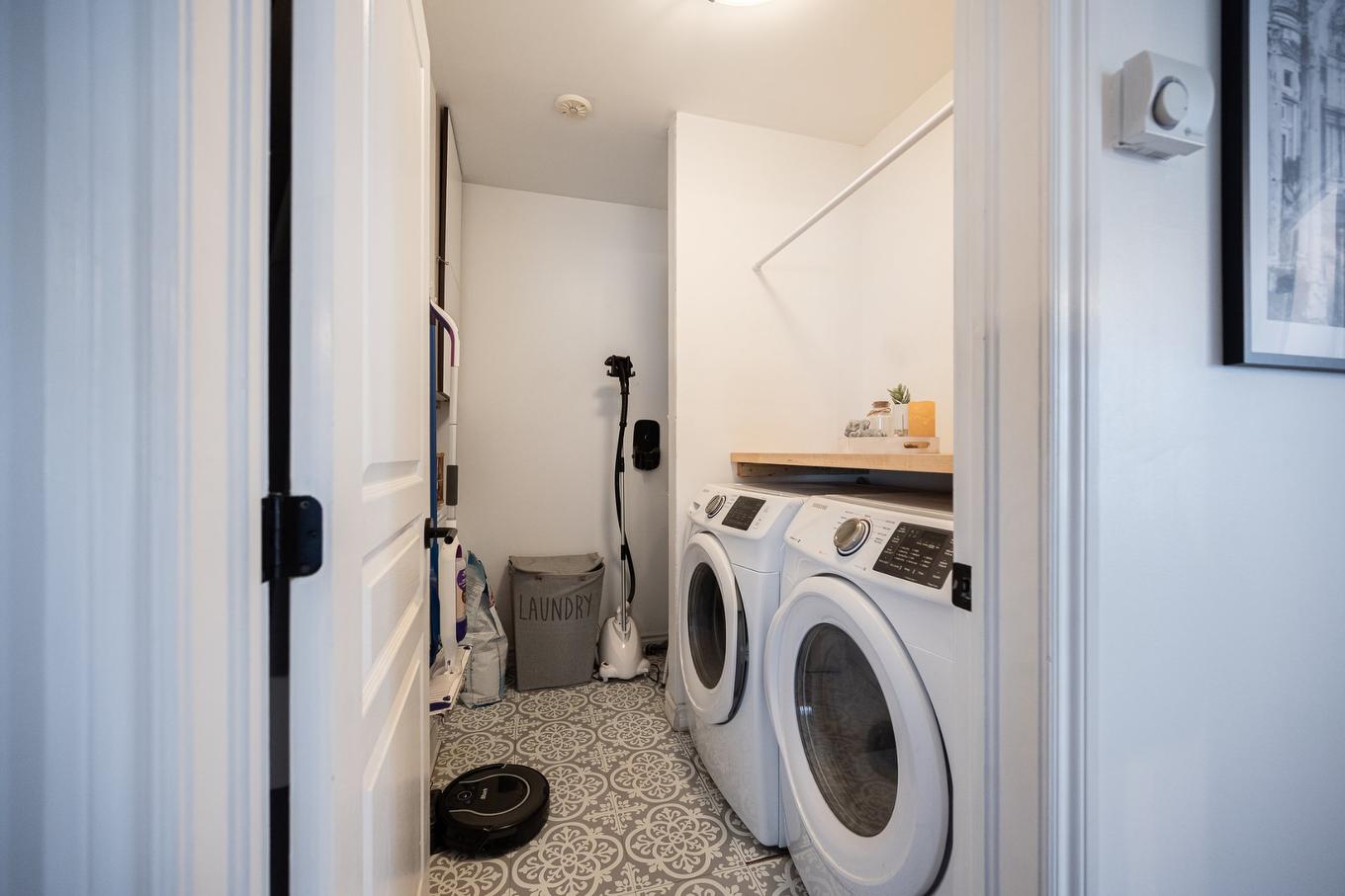 Salle de lavage - 304-5241 Av. Eliot, Laval (Chomedey), QC - Indoor Photo Showing Laundry Room
