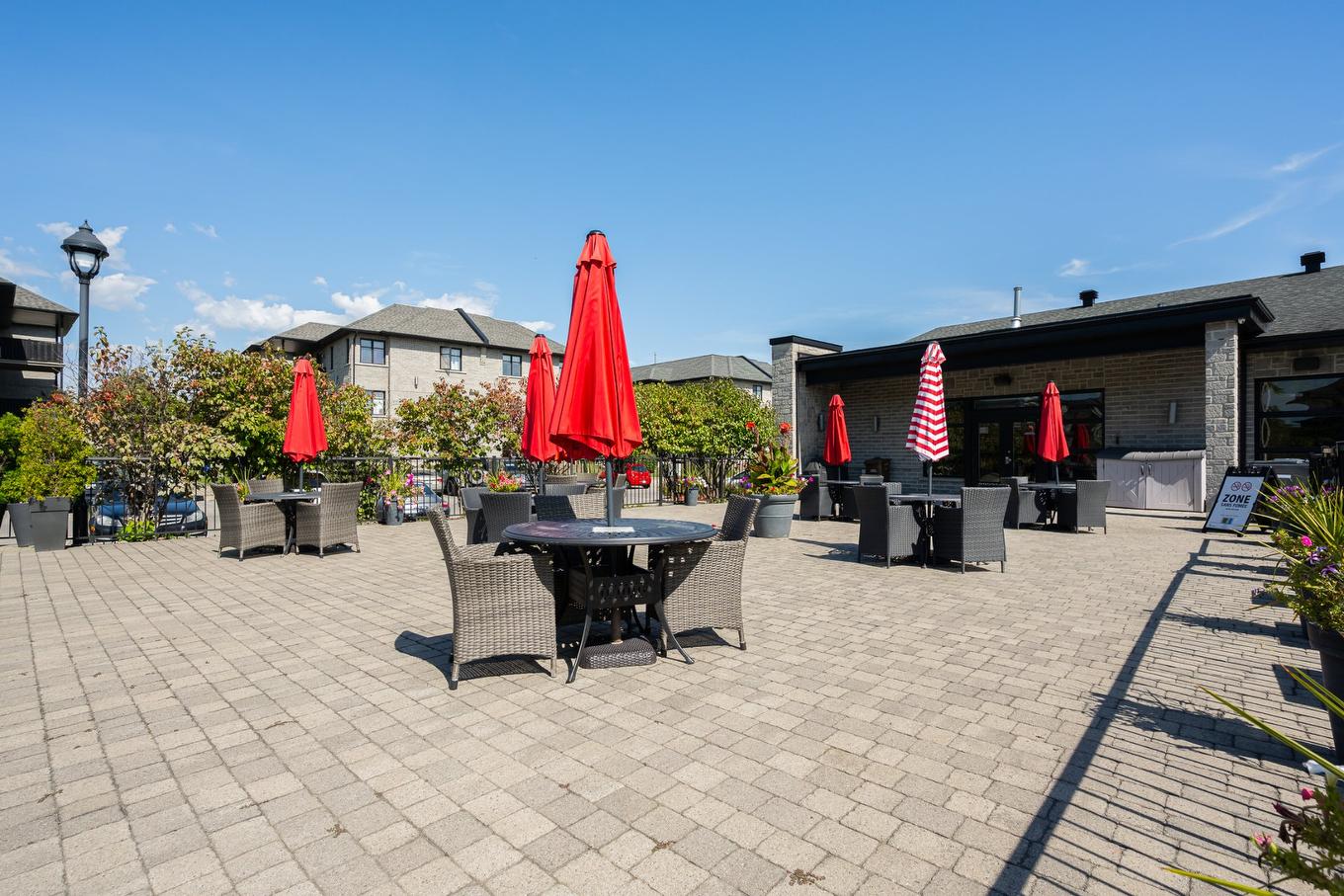 Extérieur - 304-5241 Av. Eliot, Laval (Chomedey), QC - Outdoor