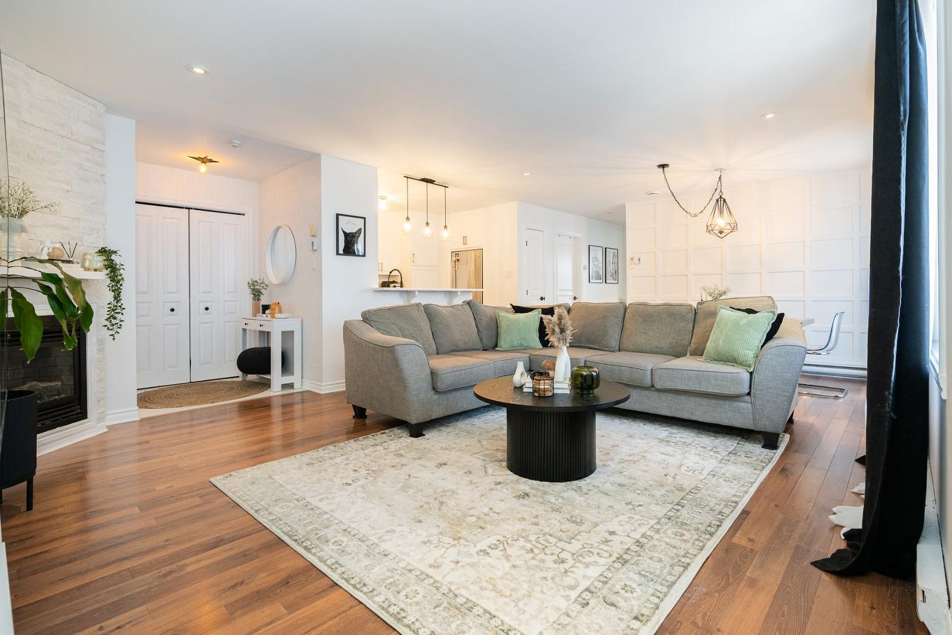 Salon - 304-5241 Av. Eliot, Laval (Chomedey), QC - Indoor Photo Showing Living Room