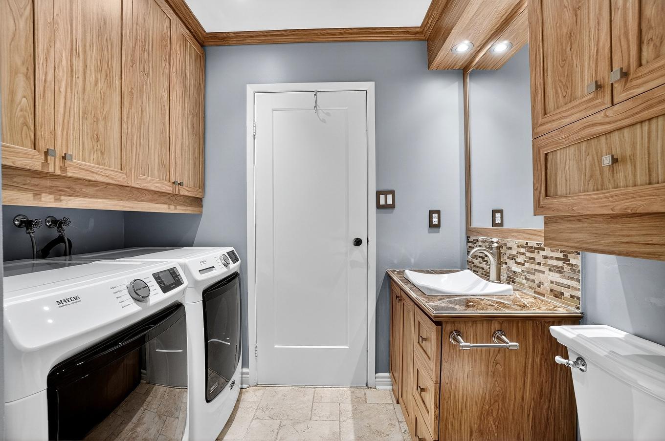 Salle de bains - 8626 Rue Louis-Hainault, Montréal (Rivière-Des-Prairies/Pointe-Aux-Trembles), QC - Indoor Photo Showing Laundry Room