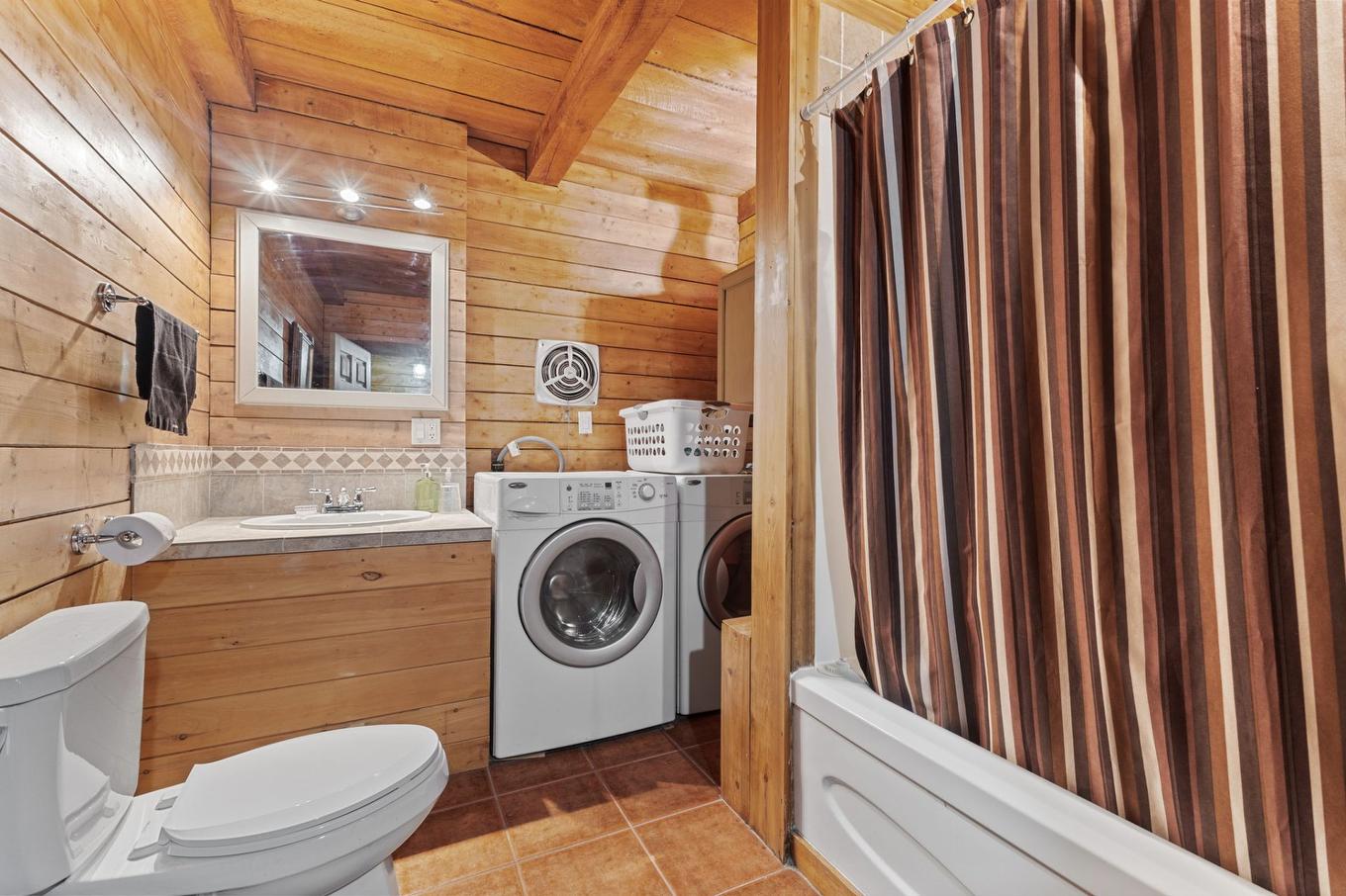 Bathroom - 6 Rue Des Mélèzes, Val-Des-Monts, QC - Indoor Photo Showing Laundry Room