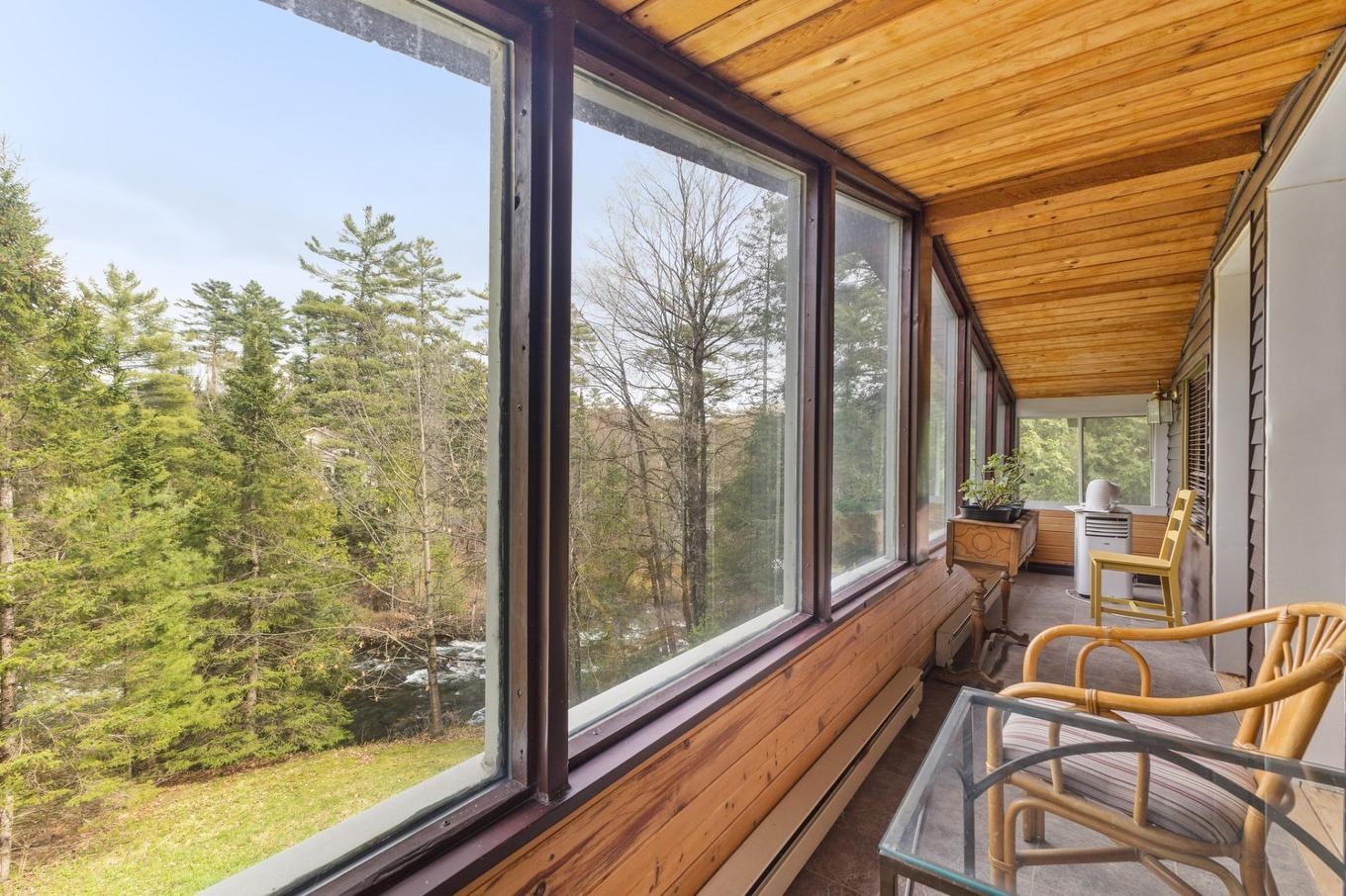 Veranda - 6 Rue Des Mélèzes, Val-Des-Monts, QC - With Exterior