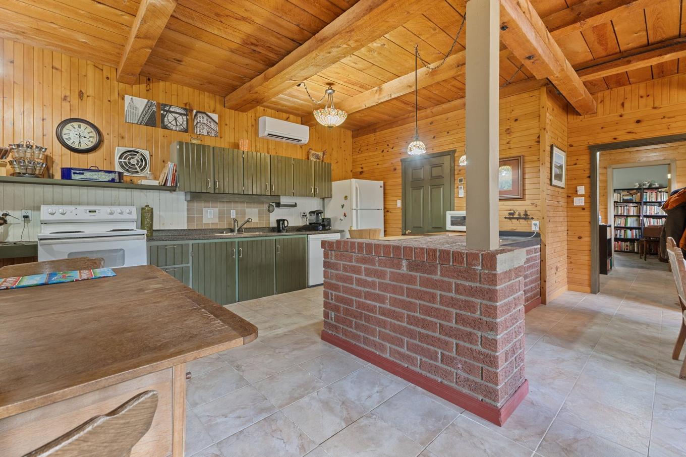 Overall view - 6 Rue Des Mélèzes, Val-Des-Monts, QC - Indoor Photo Showing Kitchen