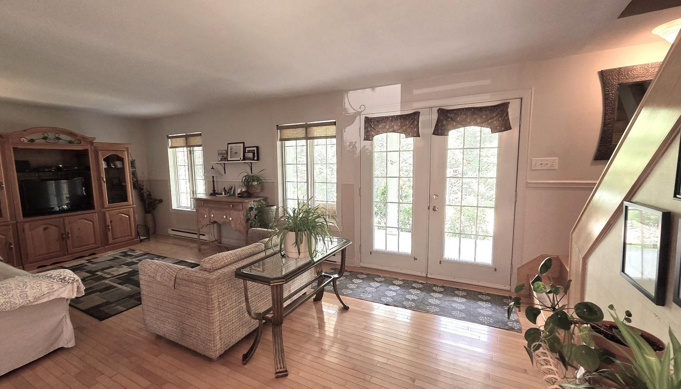 Hall d'entrée/Vestibule - 60 Rue Gervais, Sorel-Tracy, QC - Indoor Photo Showing Living Room