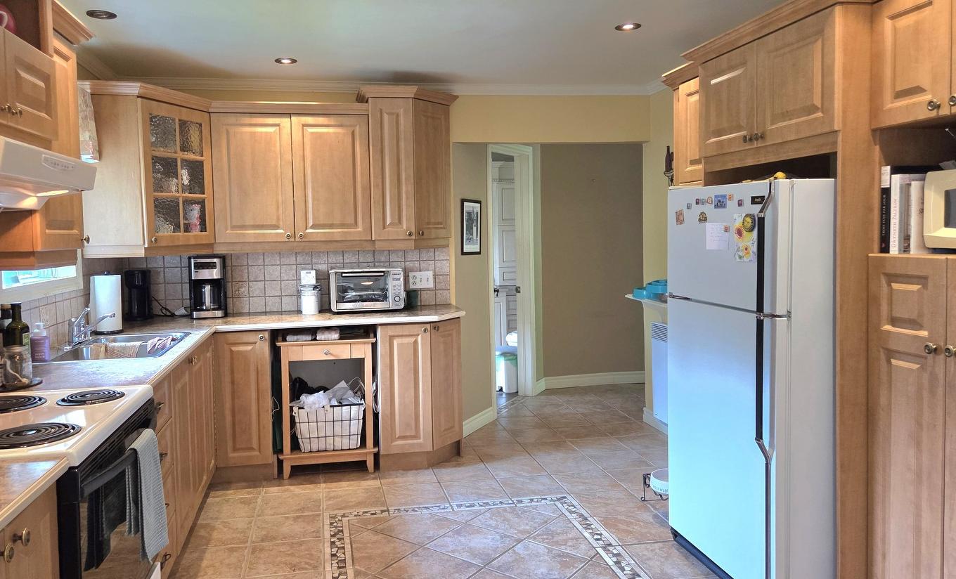 Cuisine - 60 Rue Gervais, Sorel-Tracy, QC - Indoor Photo Showing Kitchen With Double Sink