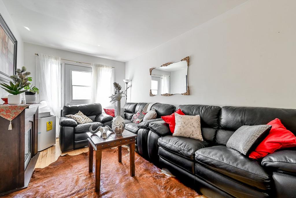 Living room - 3557 - 3561 Rue Dandurand, Montréal (Rosemont/La Petite-Patrie), QC - Indoor Photo Showing Living Room