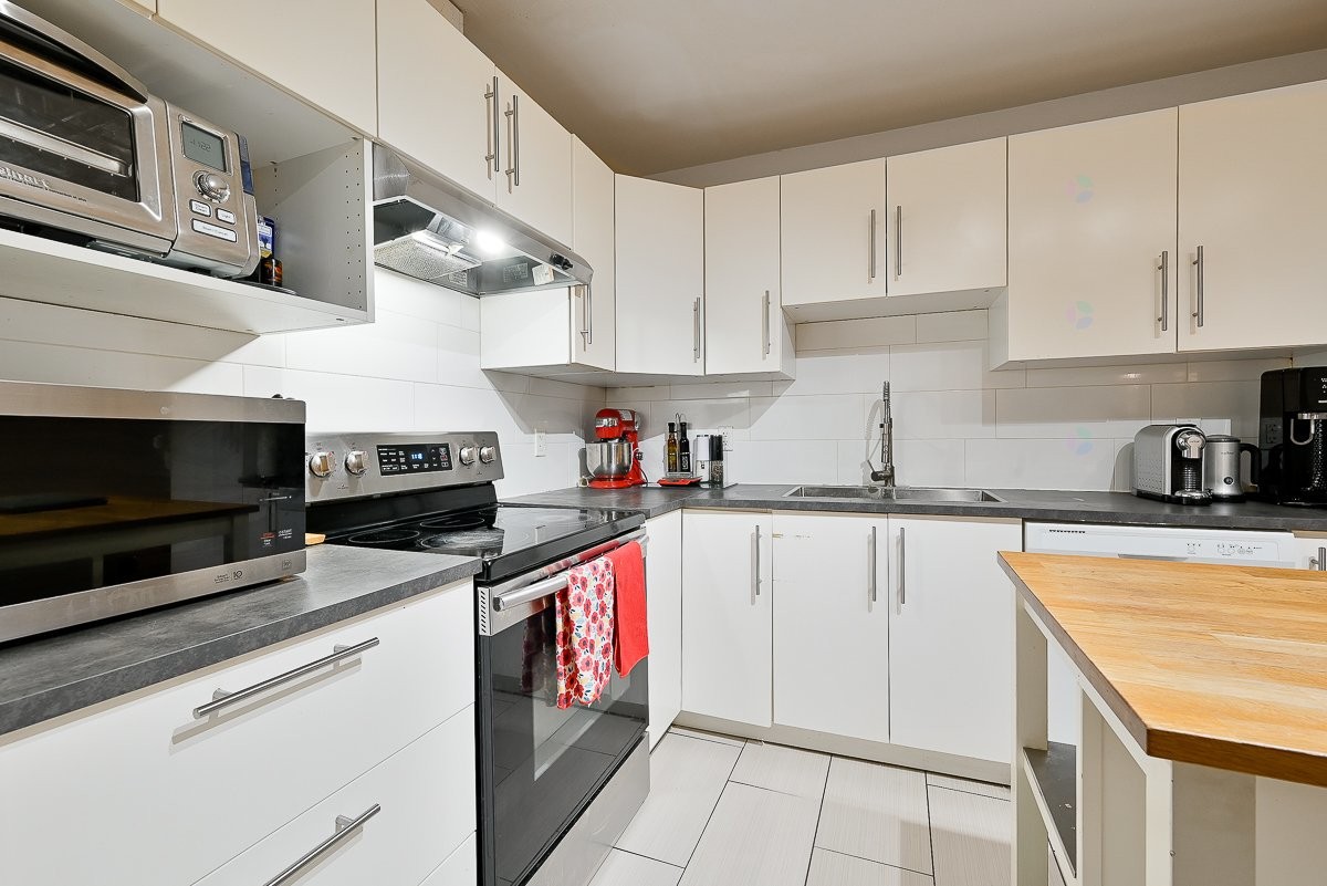 Kitchen - 3557 - 3561 Rue Dandurand, Montréal (Rosemont/La Petite-Patrie), QC - Indoor Photo Showing Kitchen With Double Sink