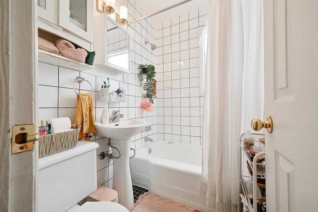 Bathroom - 3557 - 3561 Rue Dandurand, Montréal (Rosemont/La Petite-Patrie), QC - Indoor Photo Showing Bathroom