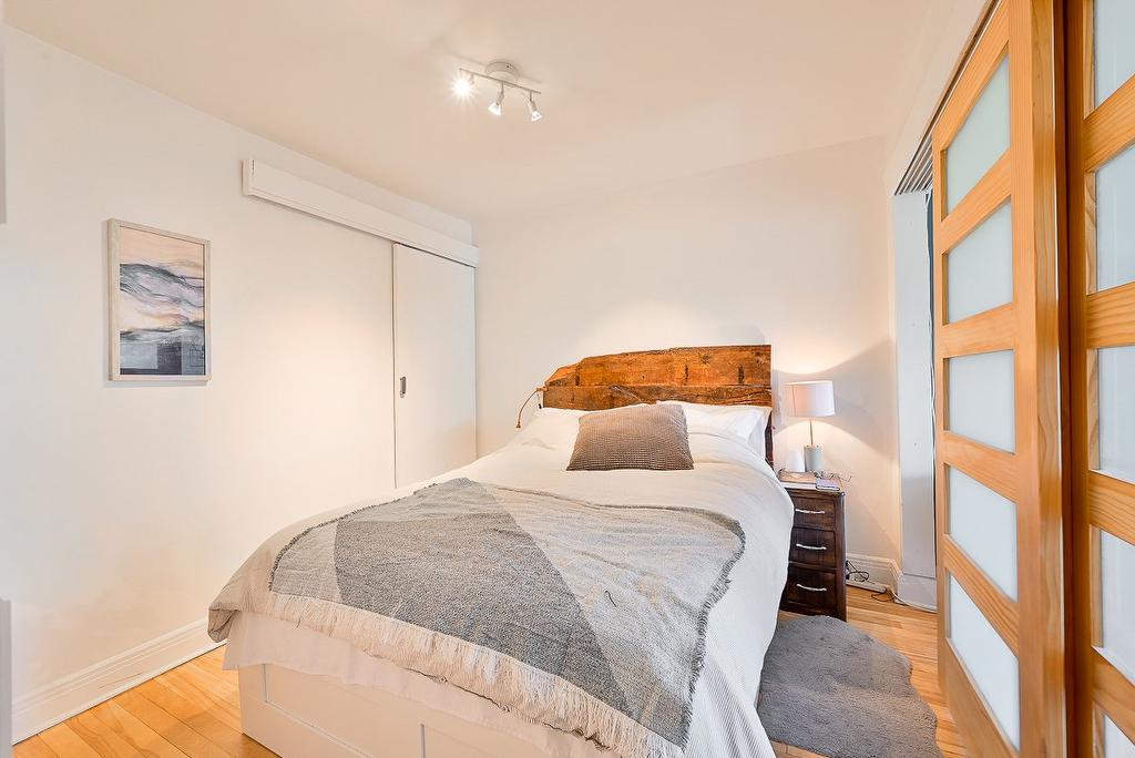 Primary bedroom - 3557 - 3561 Rue Dandurand, Montréal (Rosemont/La Petite-Patrie), QC - Indoor Photo Showing Bedroom