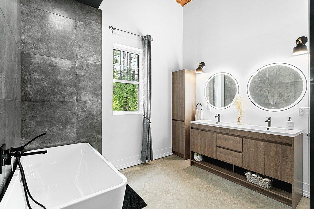 Bathroom - 132 Route 303, Otter Lake, QC - Indoor Photo Showing Bathroom