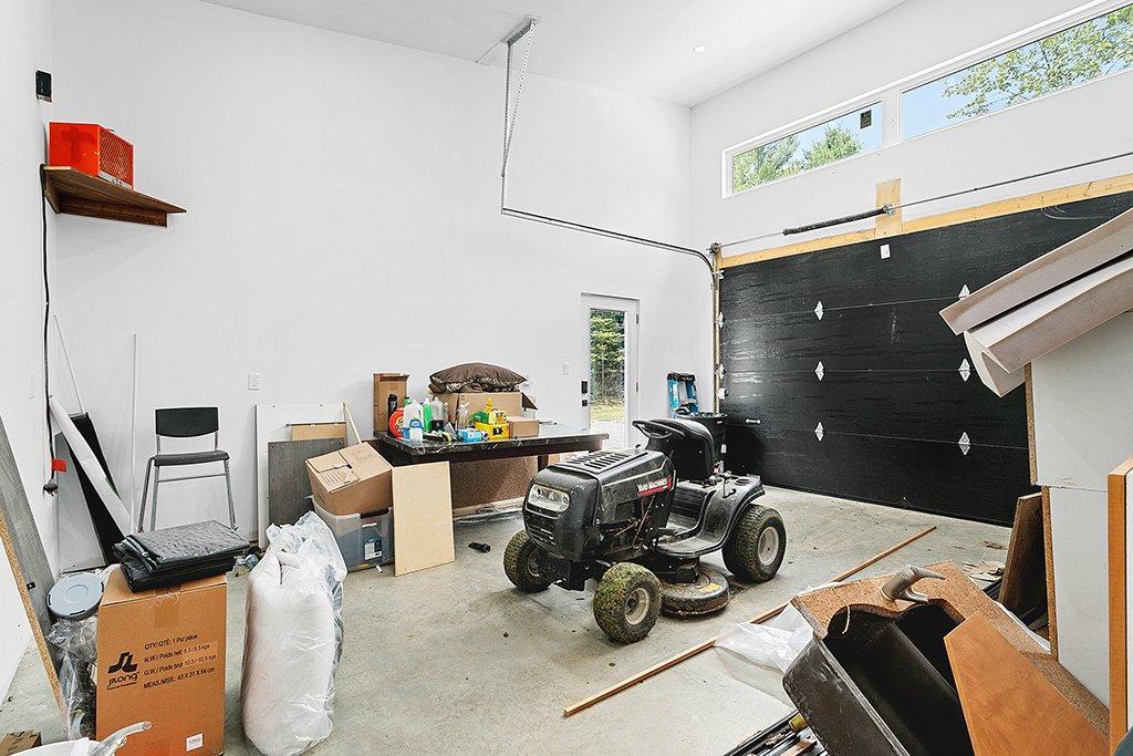 Garage - 132 Route 303, Otter Lake, QC - Indoor Photo Showing Garage