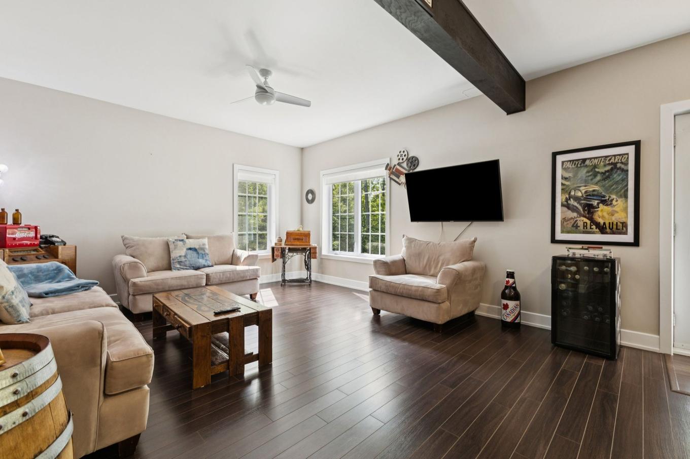 Living room - 24 Ch. Scuvée, Val-Des-Monts, QC - Indoor Photo Showing Living Room