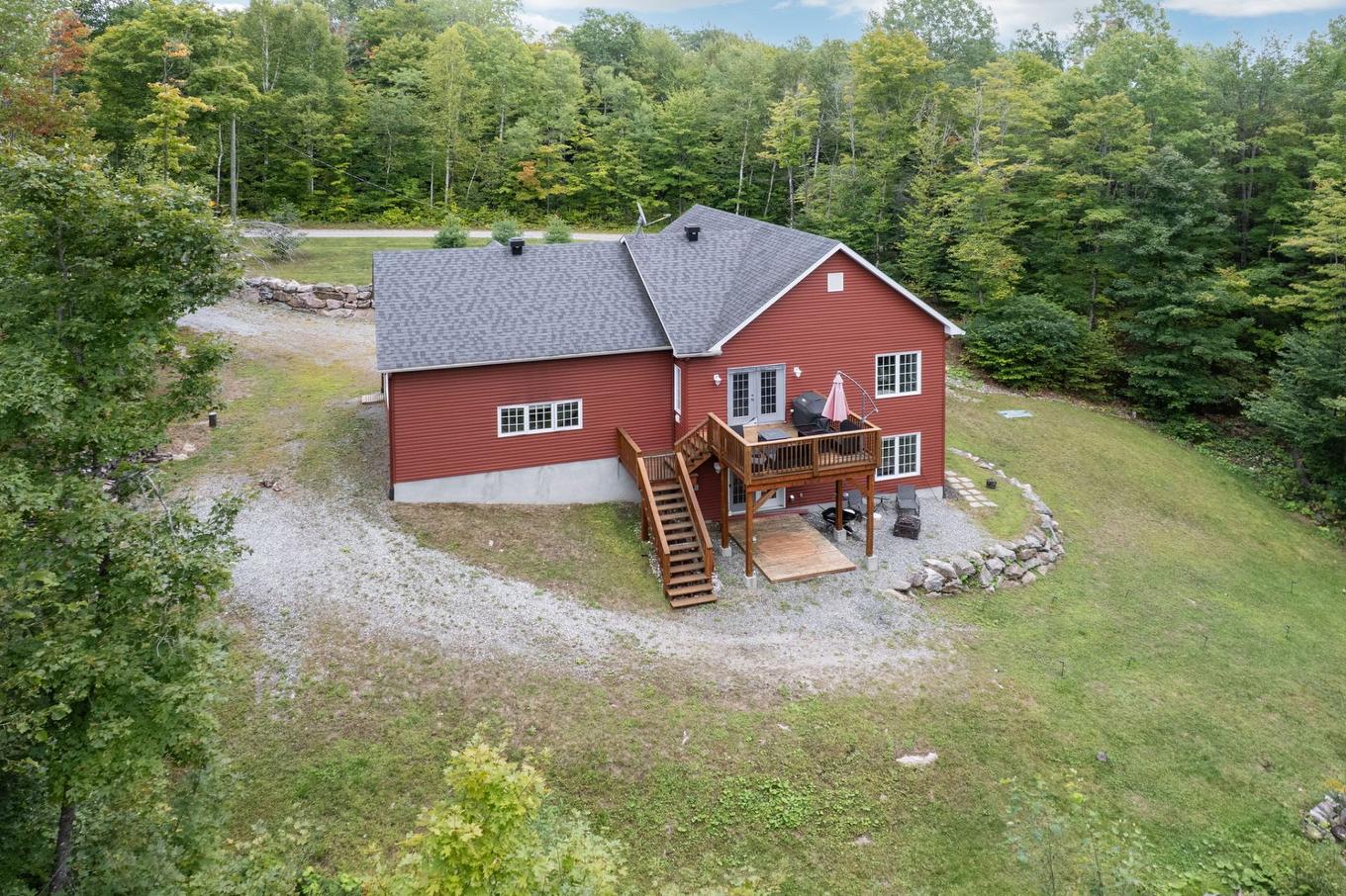 Back facade - 24 Ch. Scuvée, Val-Des-Monts, QC - Outdoor