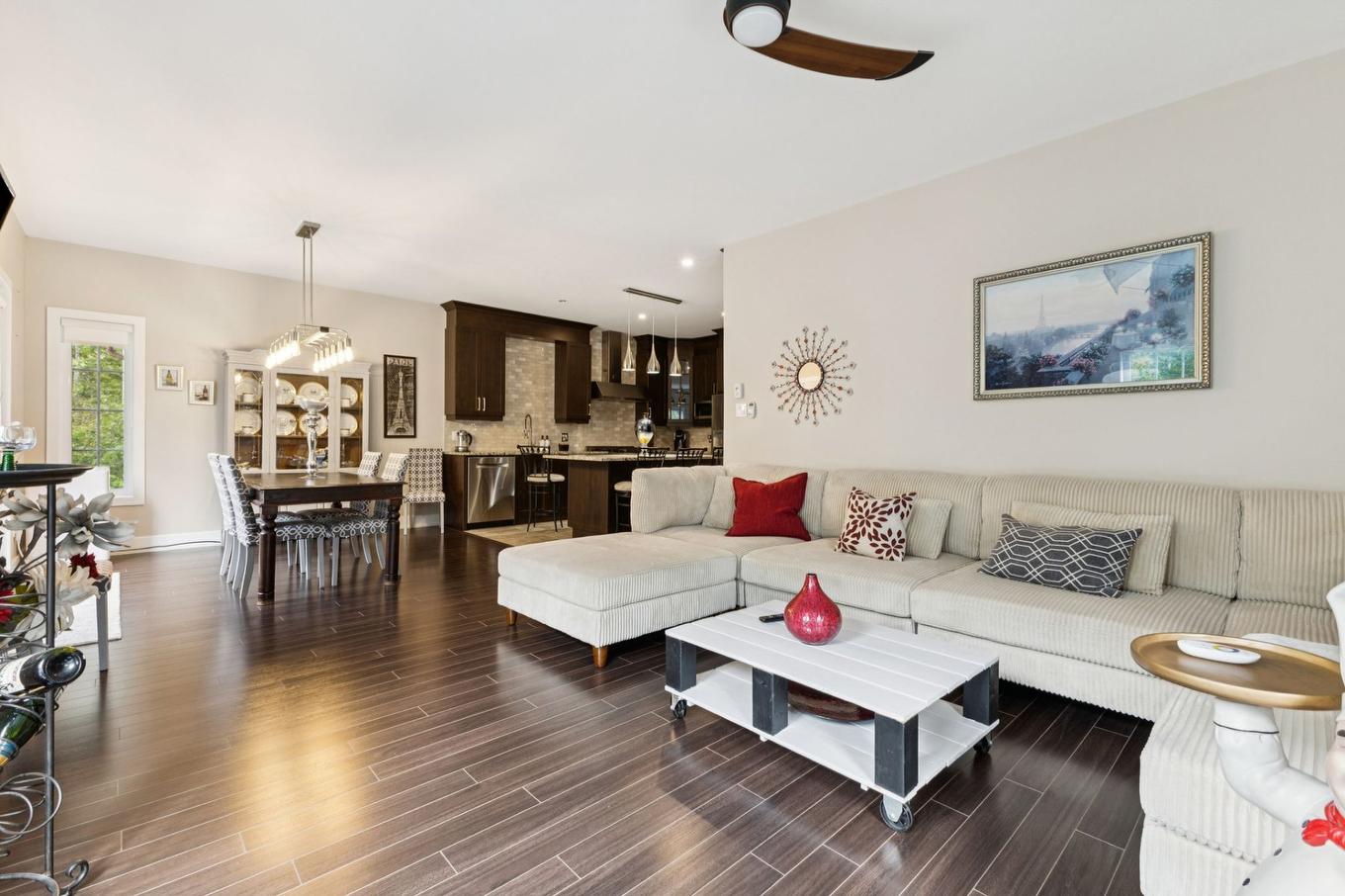 Living room - 24 Ch. Scuvée, Val-Des-Monts, QC - Indoor Photo Showing Living Room