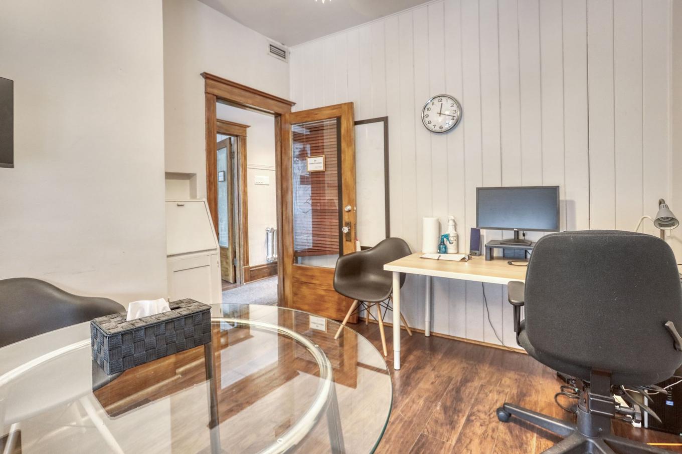 Office - 8329 Rue St-Denis, Montréal (Villeray/Saint-Michel/Parc-Extension), QC