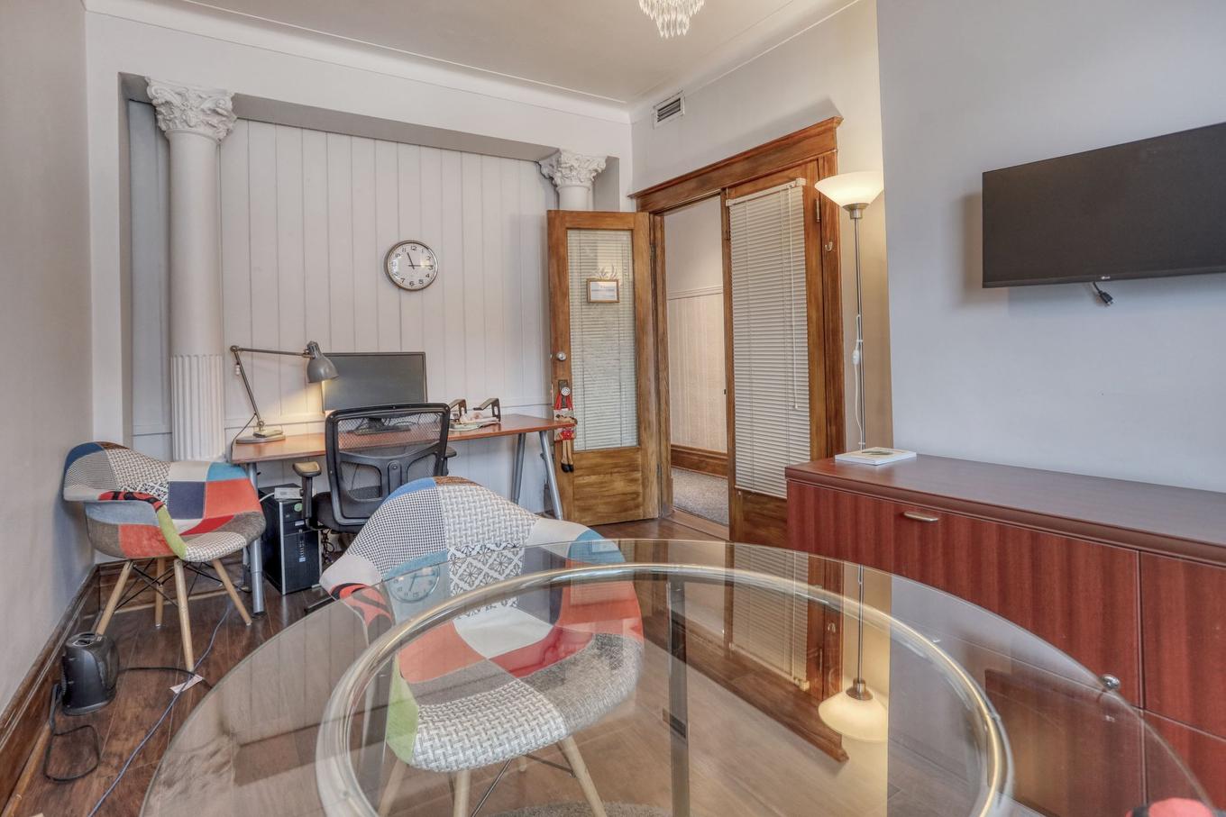 Office - 8329 Rue St-Denis, Montréal (Villeray/Saint-Michel/Parc-Extension), QC