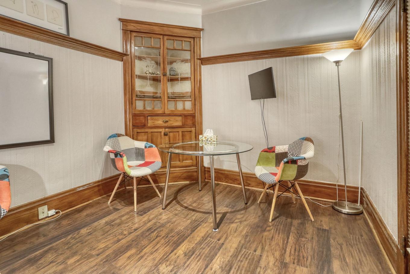 Office - 8329 Rue St-Denis, Montréal (Villeray/Saint-Michel/Parc-Extension), QC