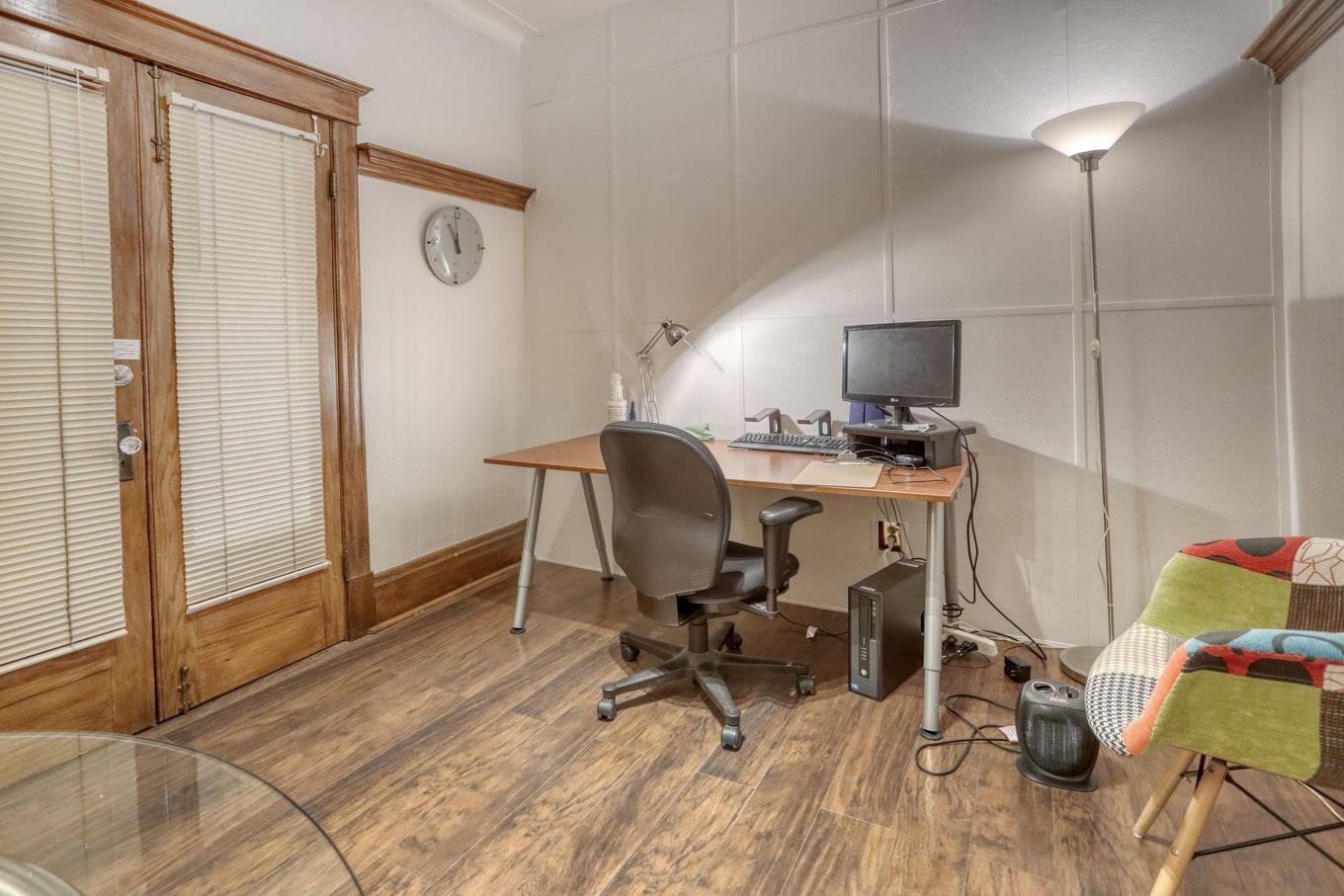 Office - 8329 Rue St-Denis, Montréal (Villeray/Saint-Michel/Parc-Extension), QC