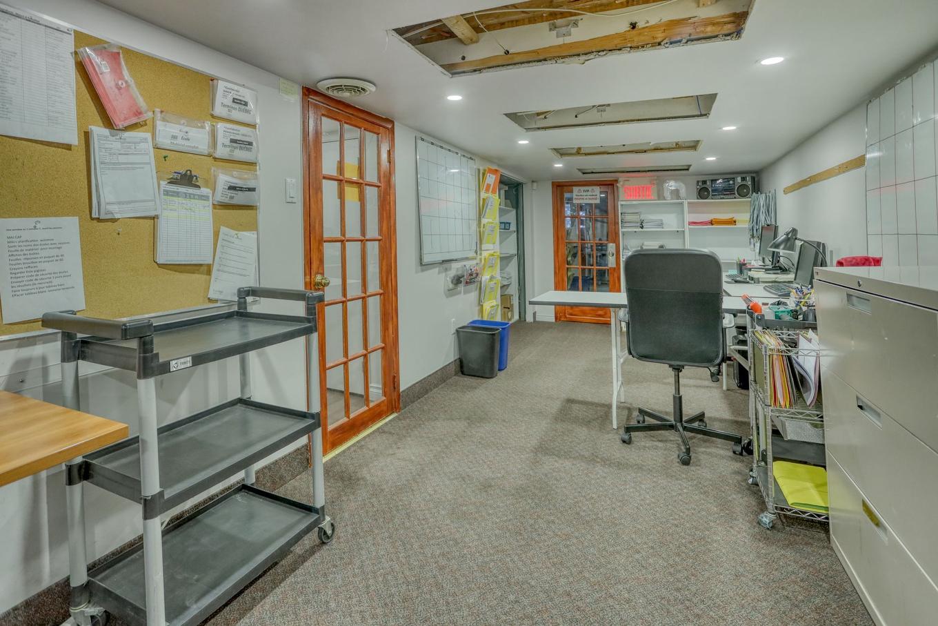 Office - 8329 Rue St-Denis, Montréal (Villeray/Saint-Michel/Parc-Extension), QC