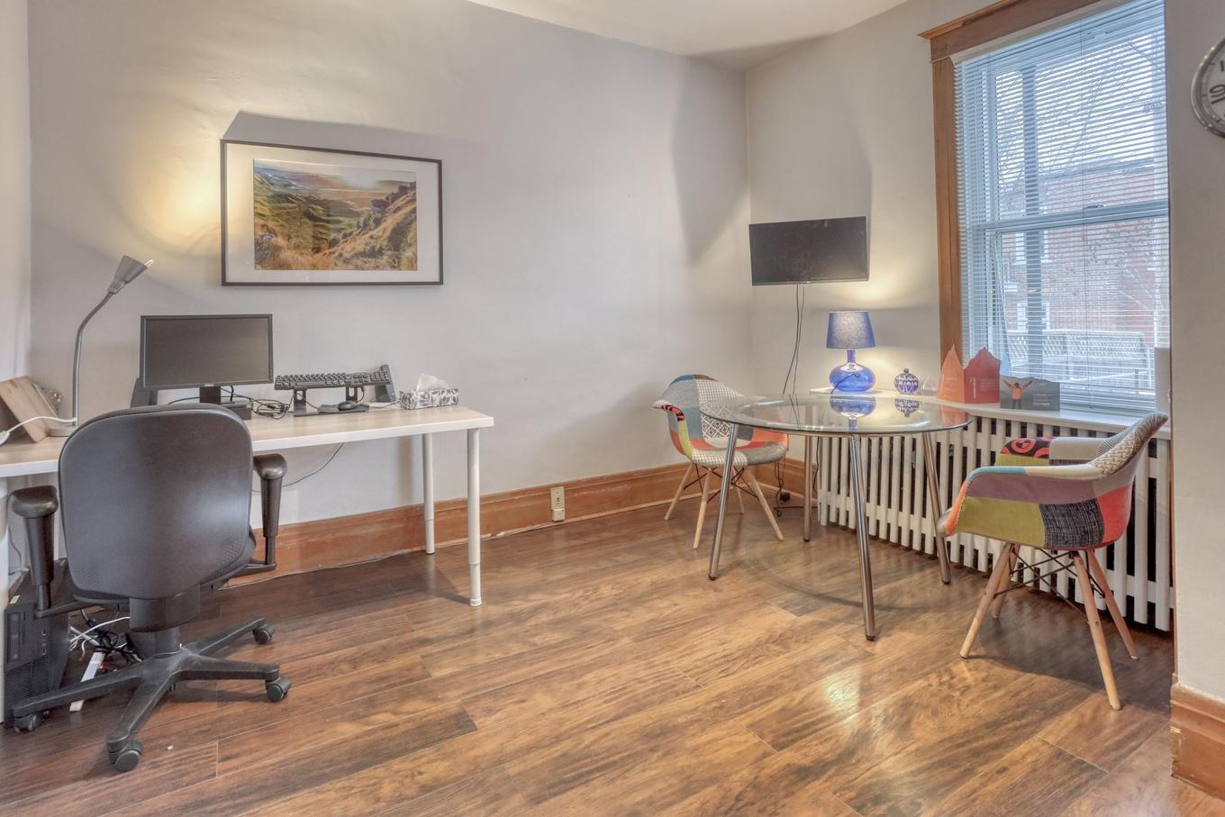 Office - 8329 Rue St-Denis, Montréal (Villeray/Saint-Michel/Parc-Extension), QC