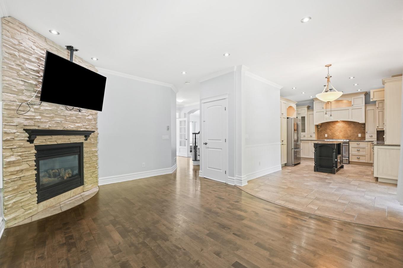 Salle familiale - 600 Rue Du Sentier-De-La-Forêt, Terrebonne (Terrebonne), QC - Indoor Photo Showing Other Room With Fireplace