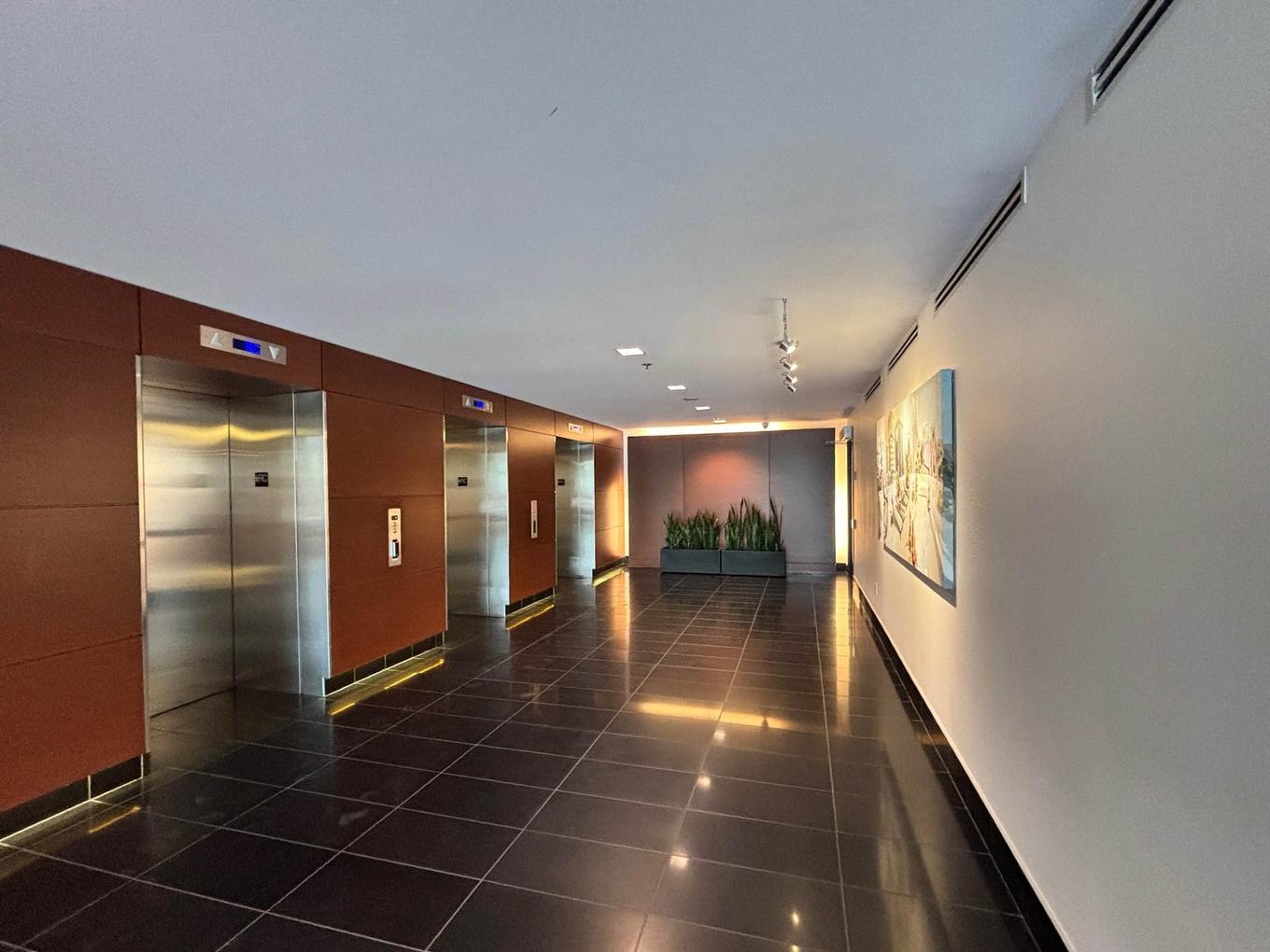 Elevator - 1707-495 Av. Viger O., Montréal (Ville-Marie), QC - Indoor Photo Showing Other Room