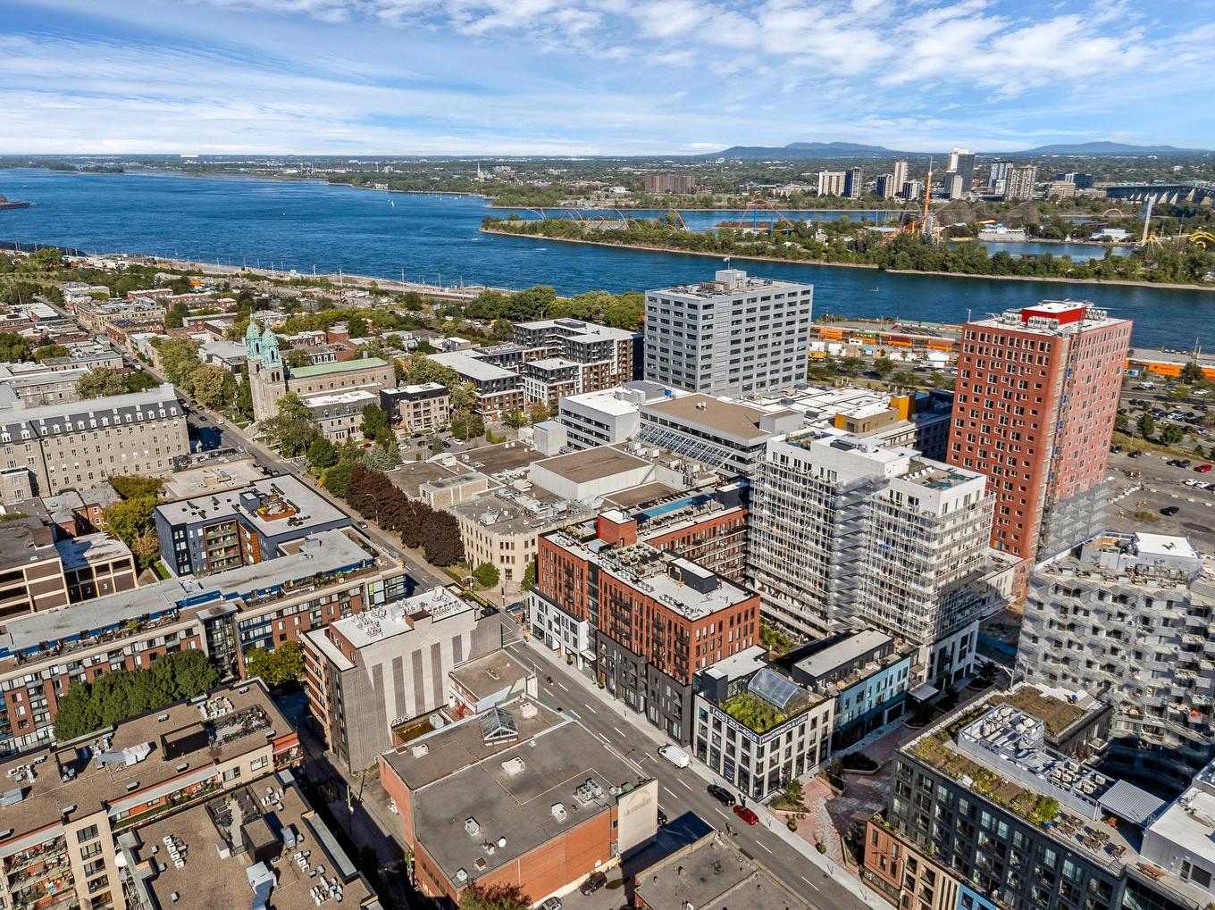 Aerial photo - 737-2180 Rue Ste-Catherine E., Montréal (Ville-Marie), QC - Outdoor With Body Of Water With View