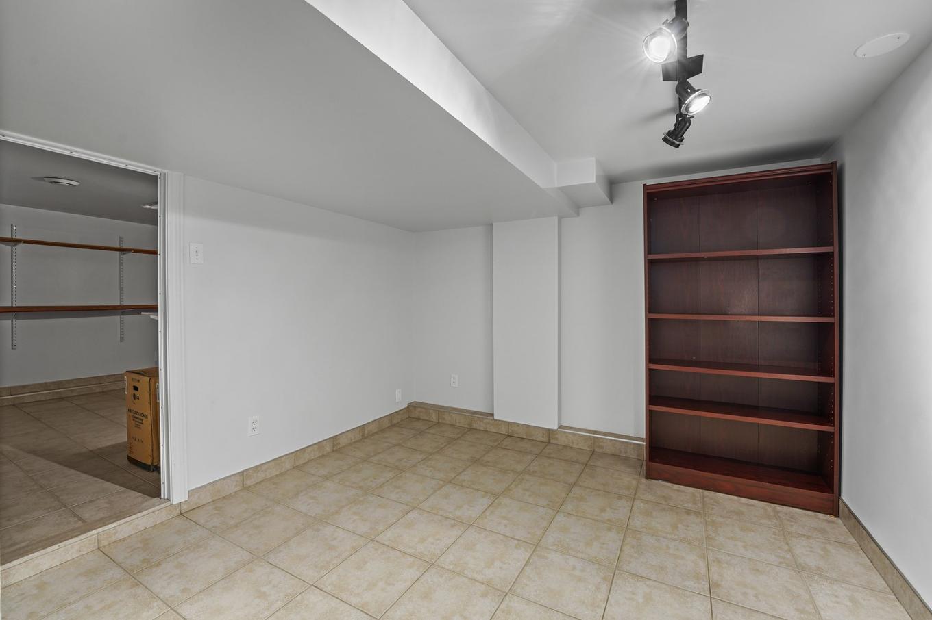 Rangement - 11003 Av. De Belleville, Montréal (Montréal-Nord), QC - Indoor Photo Showing Other Room