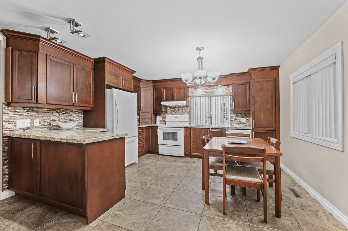 Cuisine - 11003 Av. De Belleville, Montréal (Montréal-Nord), QC - Indoor Photo Showing Kitchen