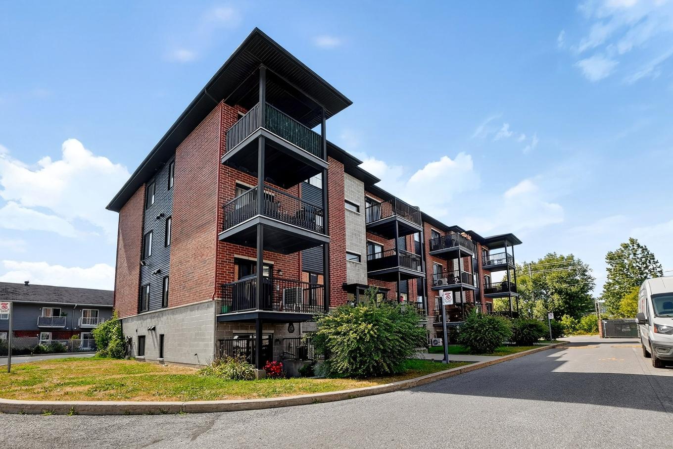 Frontage - 102-147 Rue Principale, Saint-Basile-Le-Grand, QC - Outdoor With Facade