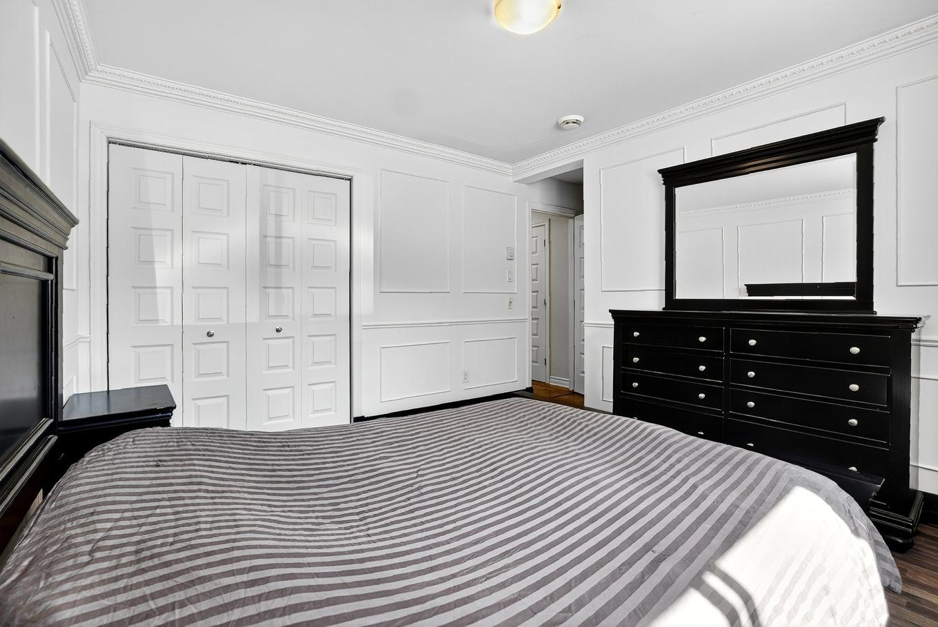 Primary bedroom - 102-147 Rue Principale, Saint-Basile-Le-Grand, QC - Indoor Photo Showing Bedroom