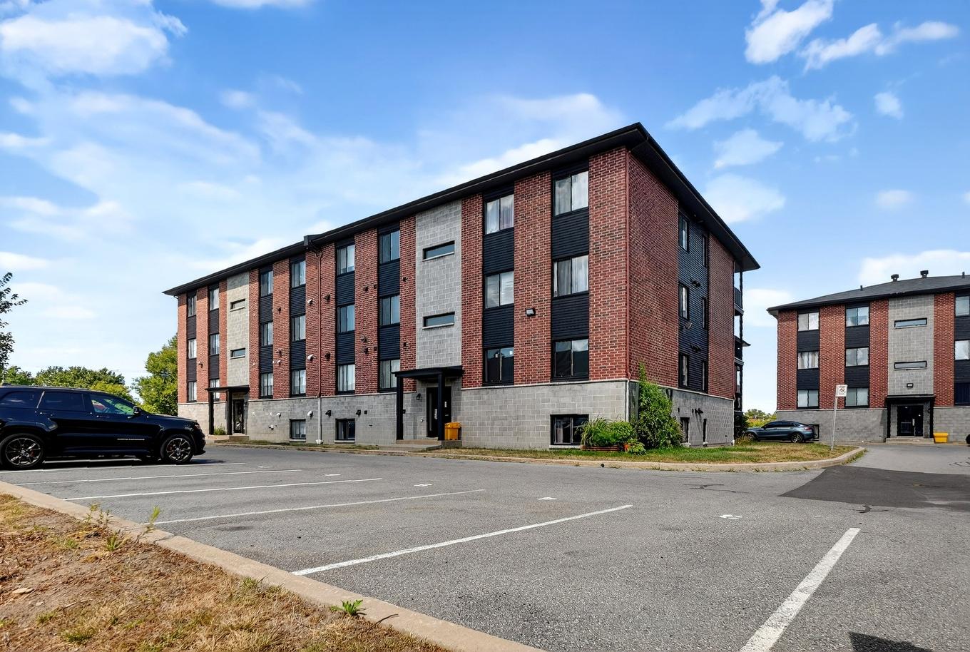 Parking - 102-147 Rue Principale, Saint-Basile-Le-Grand, QC - Outdoor With Facade