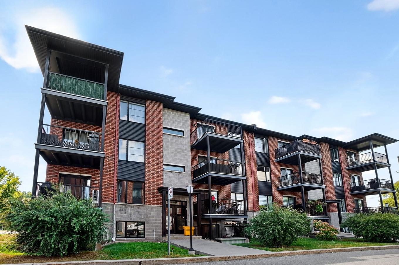 Frontage - 102-147 Rue Principale, Saint-Basile-Le-Grand, QC - Outdoor With Facade