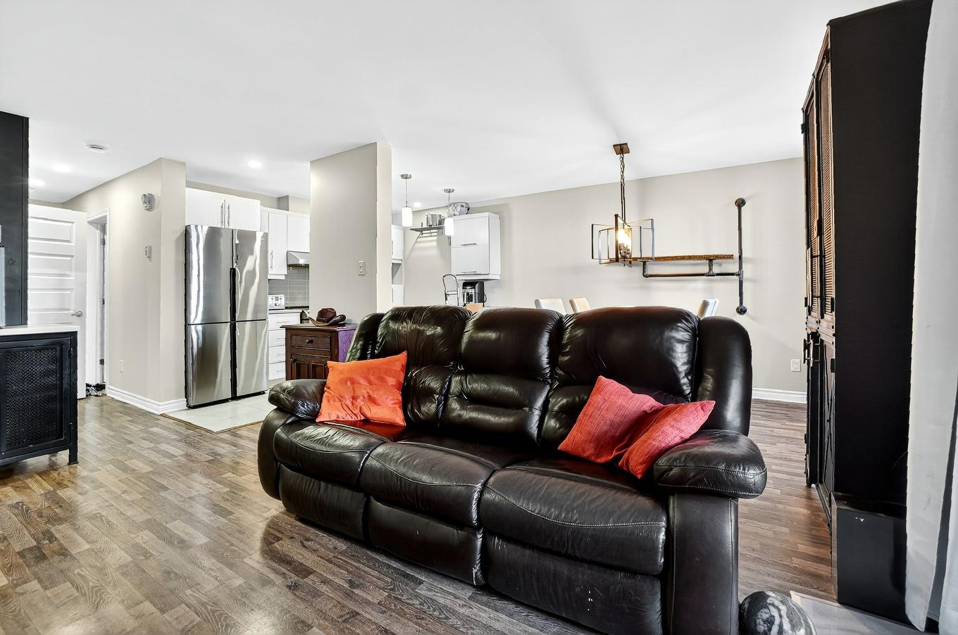 Living room - 102-147 Rue Principale, Saint-Basile-Le-Grand, QC - Indoor Photo Showing Living Room