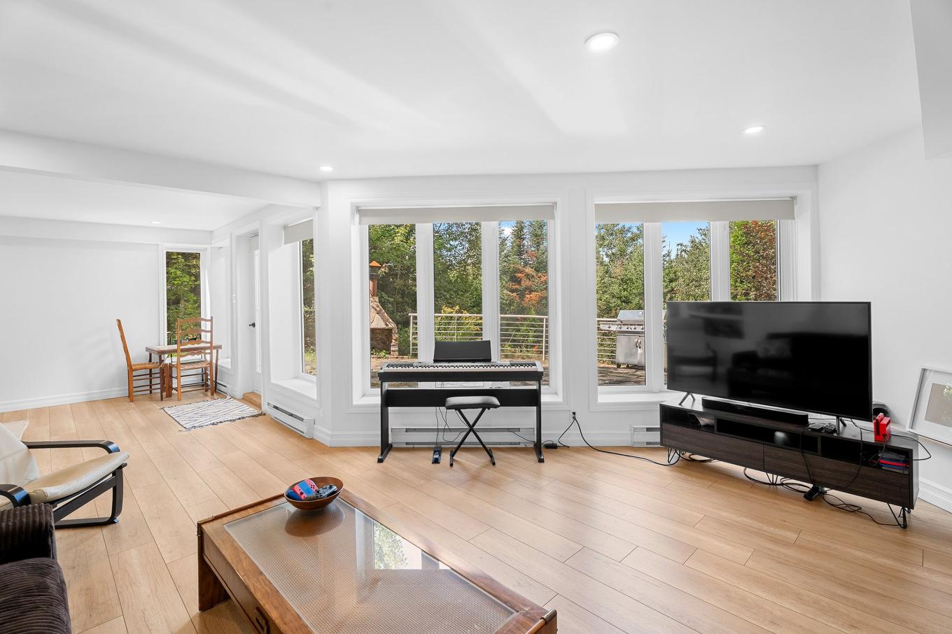 Vue d'ensemble - 19 Rue Des Chrysanthèmes, Sainte-Agathe-Des-Monts, QC - Indoor Photo Showing Living Room