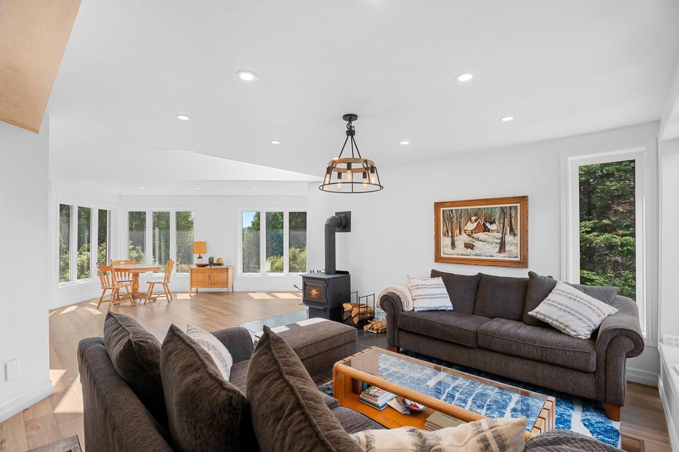 Vue d'ensemble - 19 Rue Des Chrysanthèmes, Sainte-Agathe-Des-Monts, QC - Indoor Photo Showing Living Room