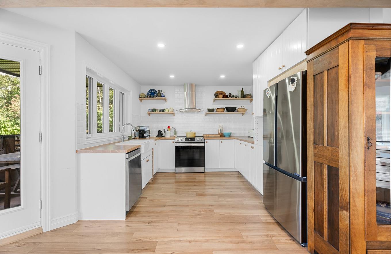 Cuisine - 19 Rue Des Chrysanthèmes, Sainte-Agathe-Des-Monts, QC - Indoor Photo Showing Kitchen