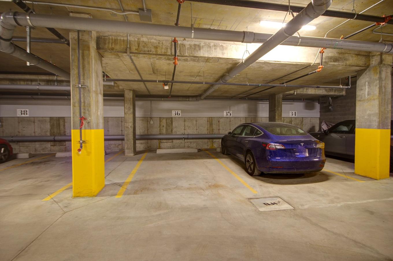 Garage - A308-2615 Rue Augustin-Cantin, Montréal (Le Sud-Ouest), QC - Indoor Photo Showing Garage