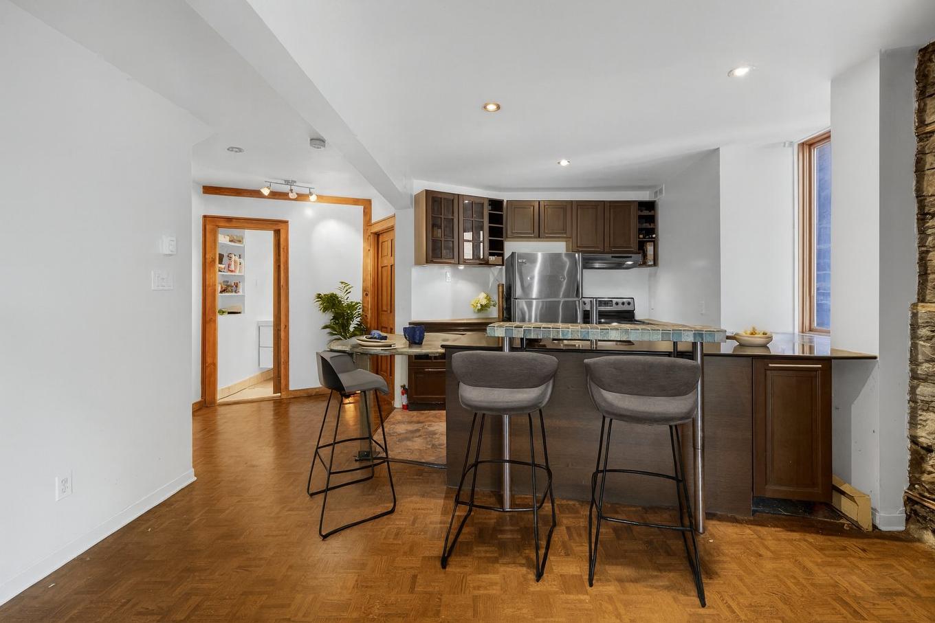Kitchen - 1-645 Rue Prince-Arthur O., Montréal (Le Plateau-Mont-Royal), QC - Indoor Photo Showing Other Room