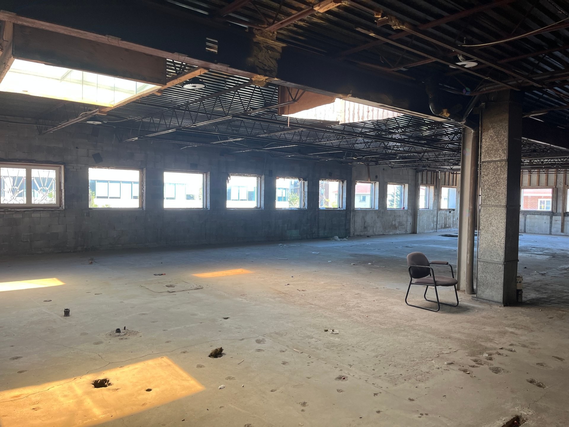 Vue d'ensemble - 4946 Boul. Métropolitain E., Montréal (Saint-Léonard), QC - Indoor