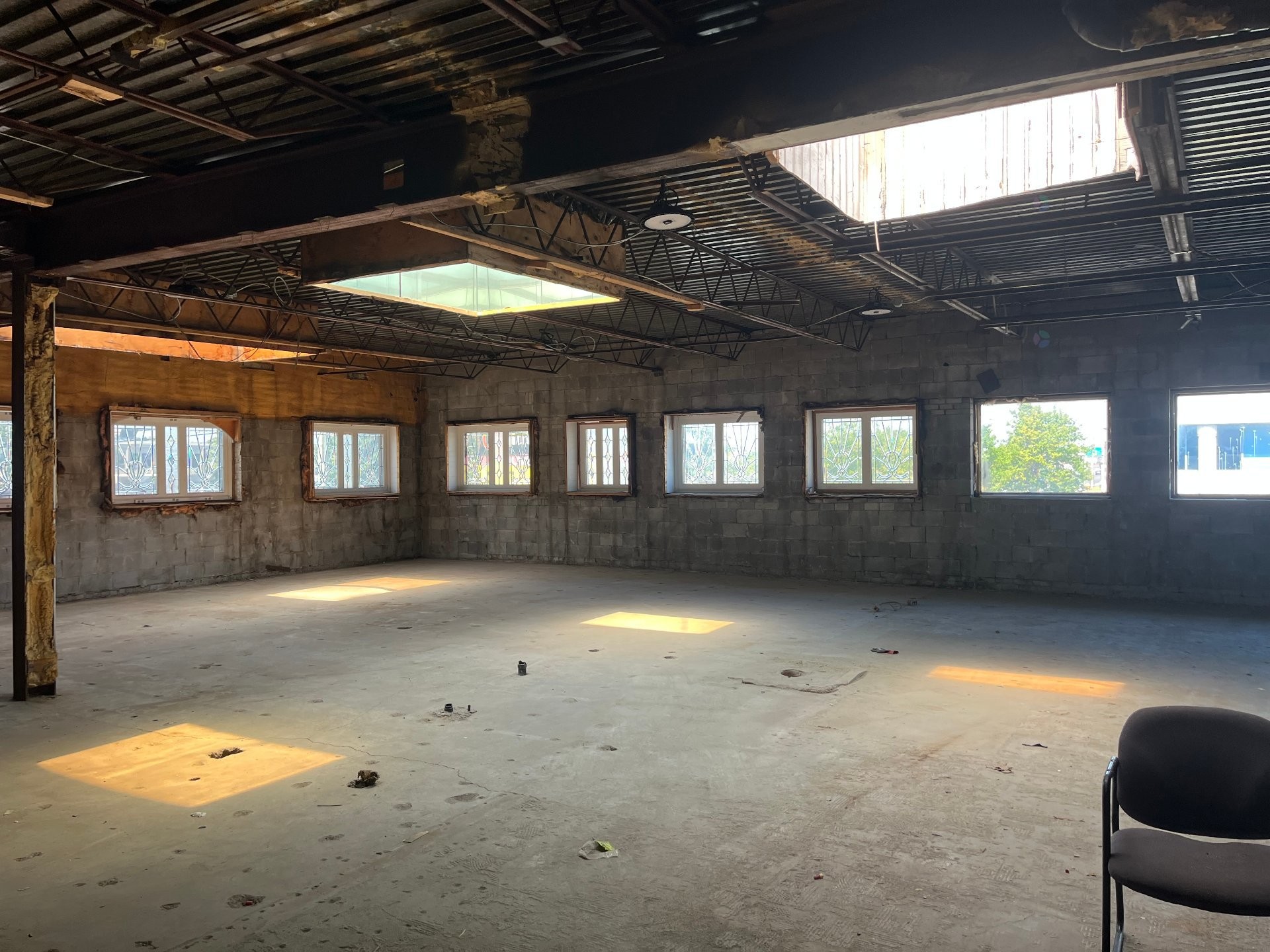 Vue d'ensemble - 4946 Boul. Métropolitain E., Montréal (Saint-Léonard), QC - Indoor Photo Showing Garage