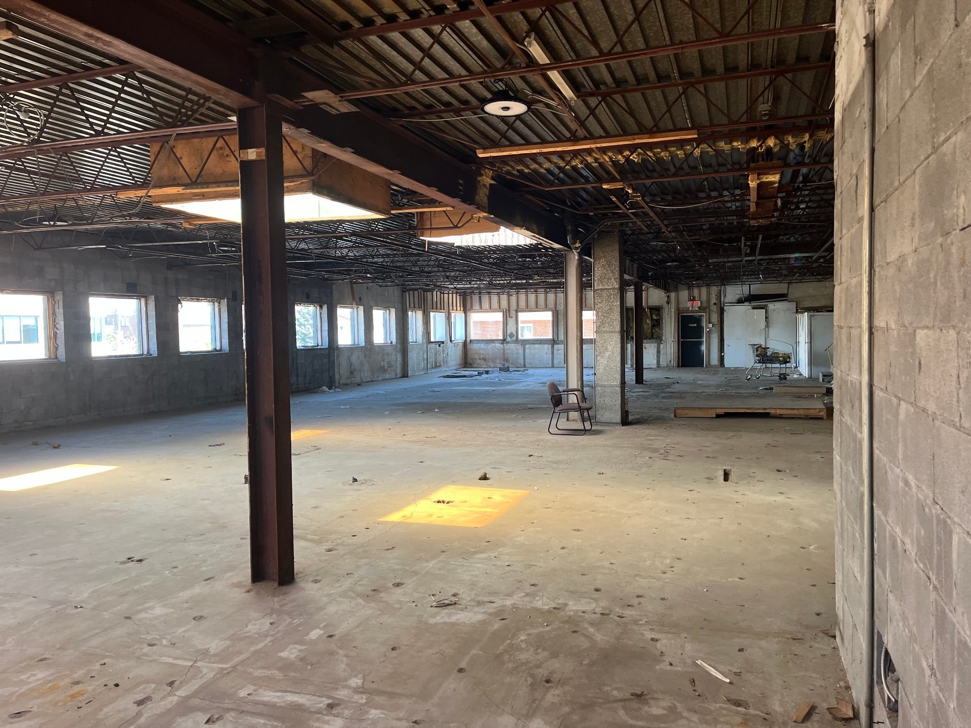 Vue d'ensemble - 4946 Boul. Métropolitain E., Montréal (Saint-Léonard), QC - Photo Showing Other Room