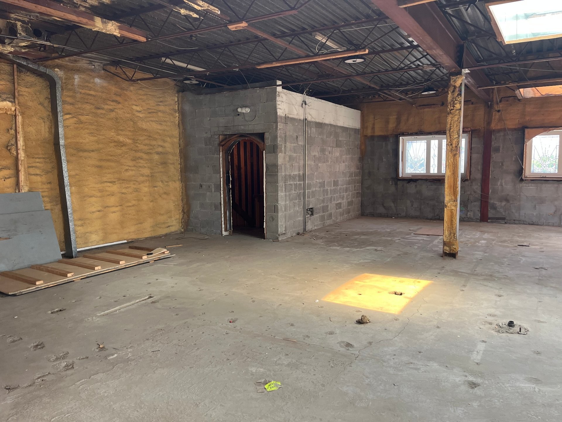 Vue d'ensemble - 4946 Boul. Métropolitain E., Montréal (Saint-Léonard), QC - Indoor Photo Showing Garage