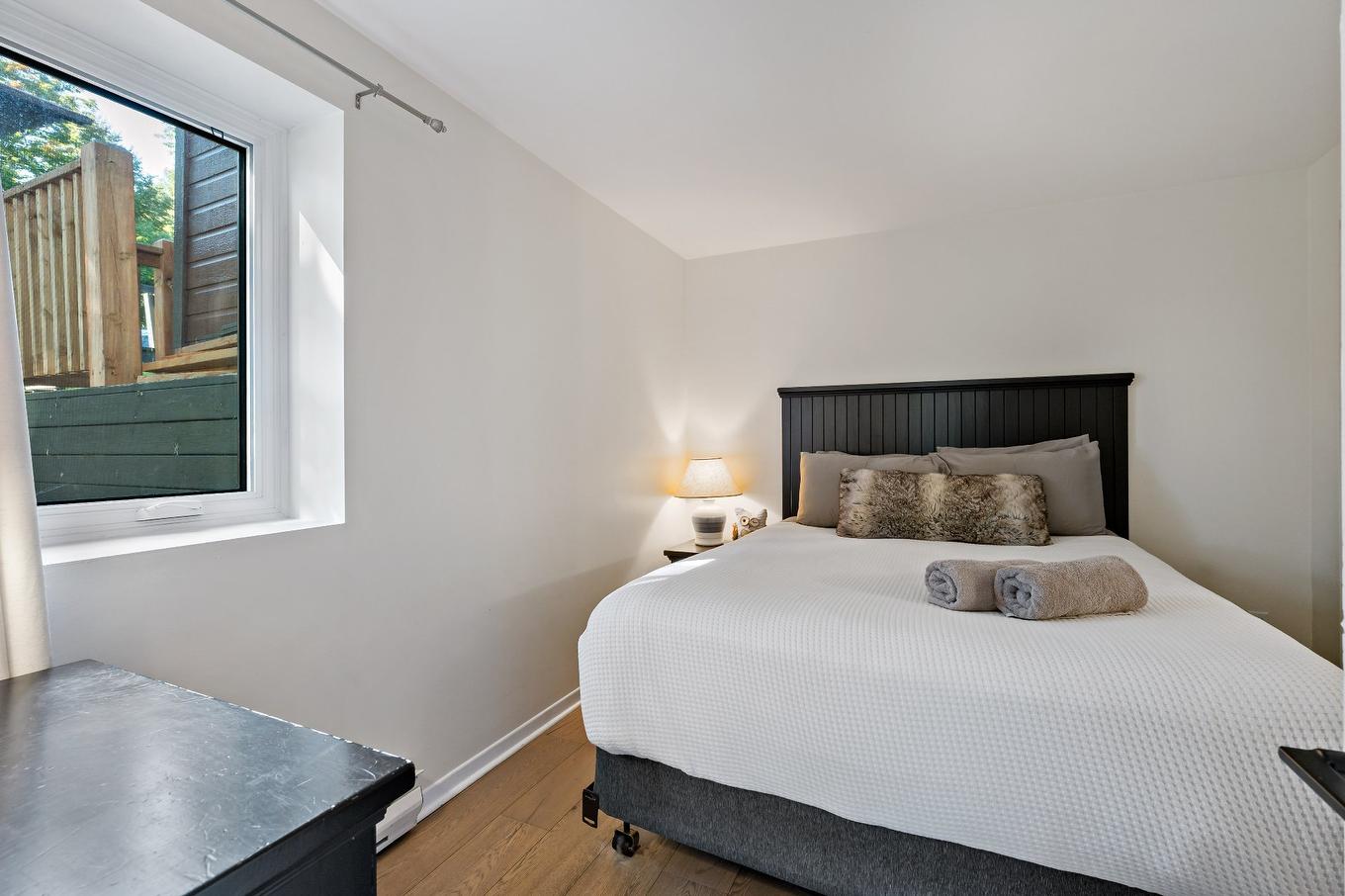 Primary bedroom - 420-231 Ch. De Lac-Tremblant-Nord, Mont-Tremblant, QC - Indoor Photo Showing Bedroom