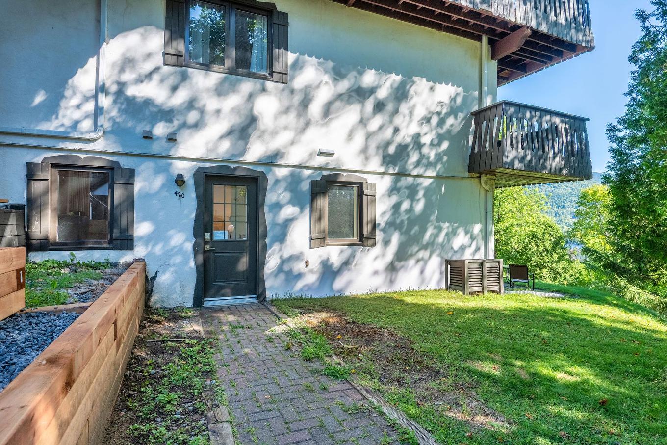 Exterior entrance - 420-231 Ch. De Lac-Tremblant-Nord, Mont-Tremblant, QC - Outdoor