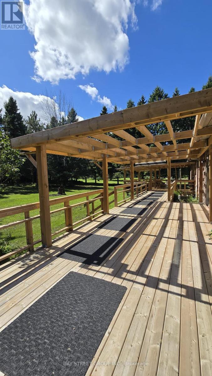 Oversized Deck - 49 Maplewood Drive, Amaranth, ON - Outdoor